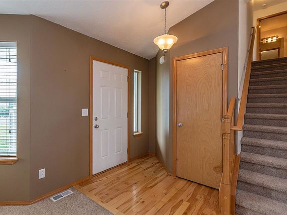 2nd image of 1105 N Carrie Dr
