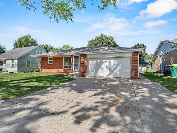 4th image of 2027 Hillview Dr