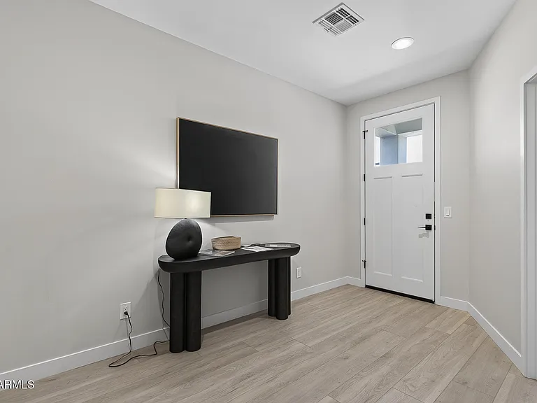 2601 E Clarendon Ave #3 — Photo 30