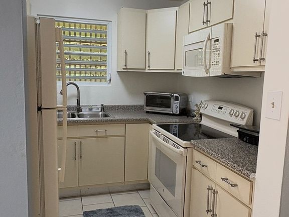 3rd image of 318 Calle Citadel #30