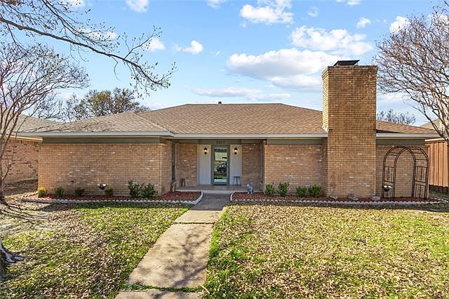 1st image of 2615 Medina Dr