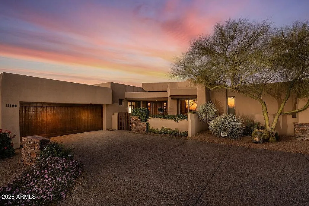 3 bed, 3.0 bath, 2392 sqft, $6,500 — Photo 2