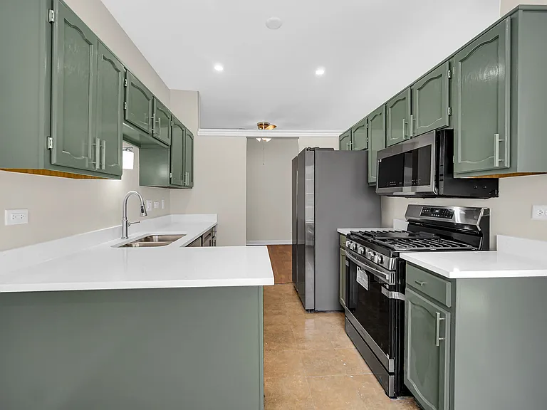 1661 Commodore Ct #3 — Photo 8