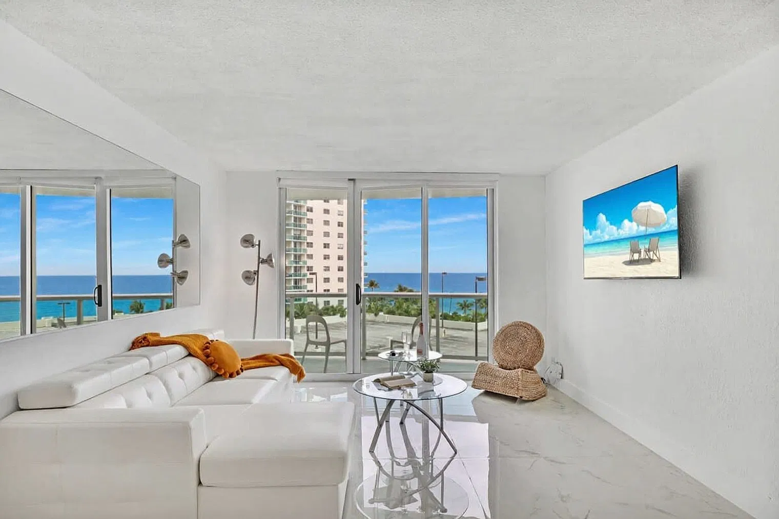 1 bed, 1.0 bath, 871 sqft, $3,136 — Photo 3