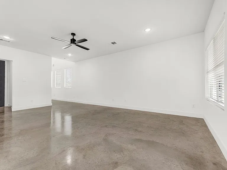 3008 Alpha Wolf Ct — Photo 5