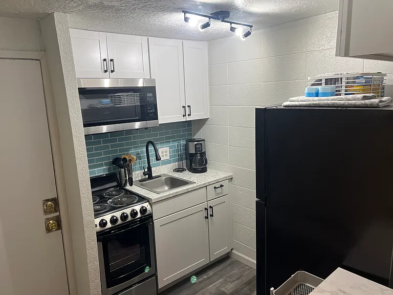 Remodeled, Top End UNM Area Studio Apts. in Great Community — Photo 22