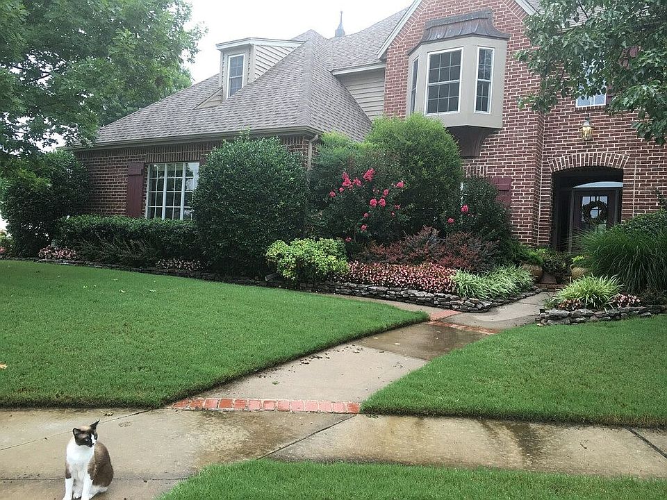 2nd image of 301 S 68th St