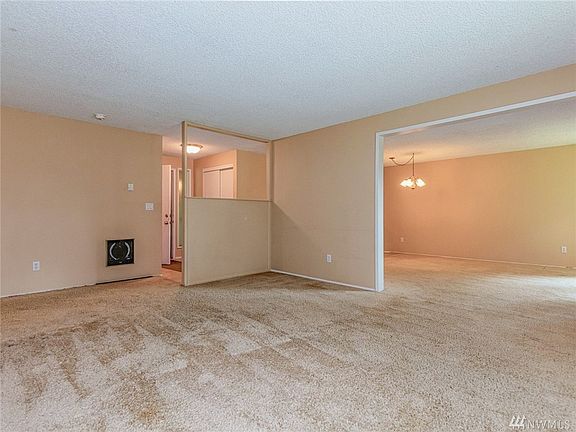 4th image of 711 NE 132nd Ave