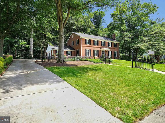 3rd image of 8709 Eaglebrook Ct