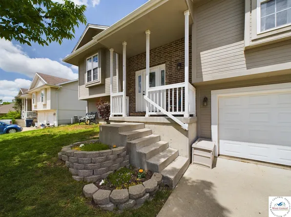 1704 W 7th Street Ter, Knob Noster, MO 65336