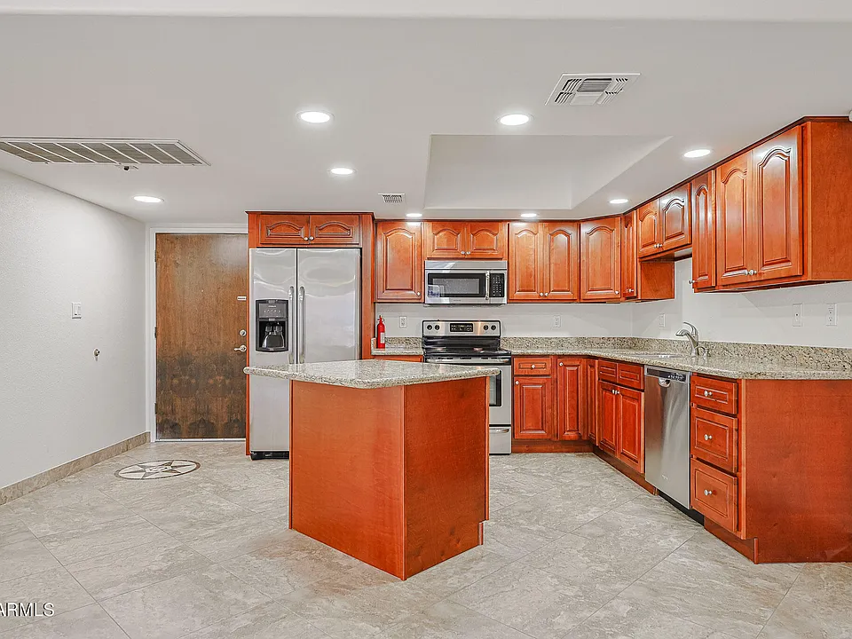 7920 E Camelback Rd #111