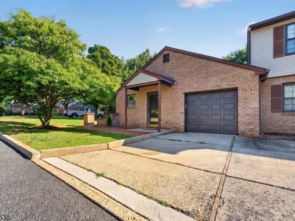 10 Daniel Ct, Lebanon, NJ 08833