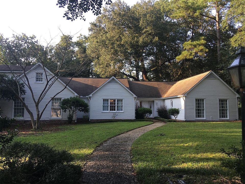 front of house from W. Walker Drive
