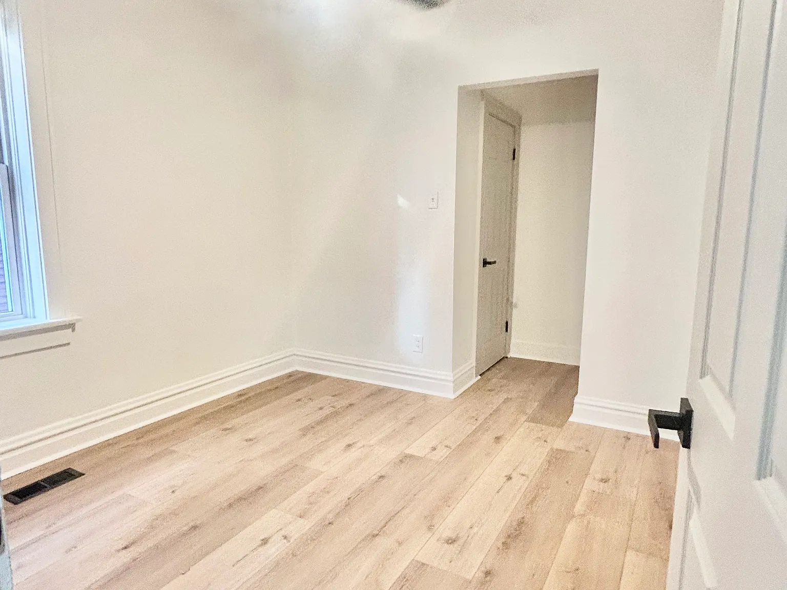 3 bed, 1100 sqft, $1,295 — Photo 3