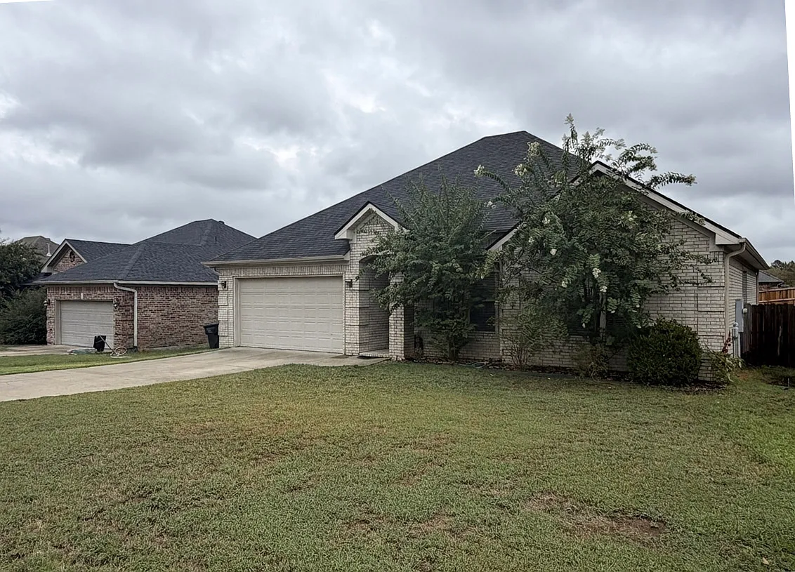 3 bed, 1889 sqft, $2,000 — Photo 2