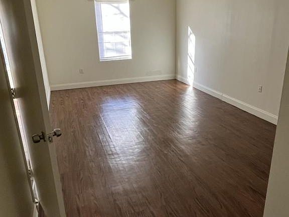 5th image of 834 Fairlawn Dr