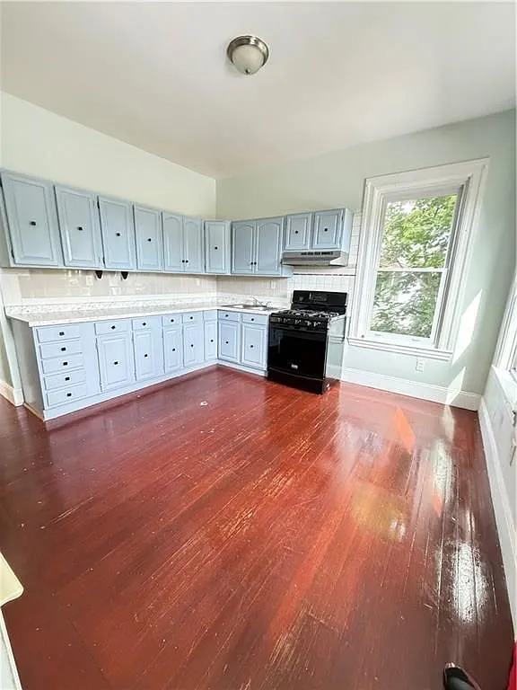 3 bed, 1.0 bath, 3610 sqft, $2,087 — Photo 4