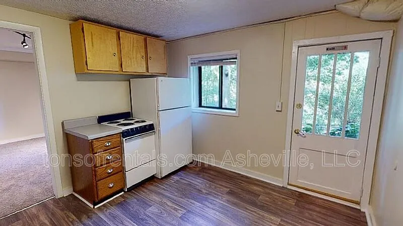 1 bed, 1.0 bath, 650 sqft, $950 — Photo 3