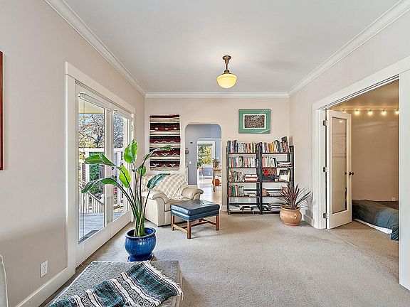5th image of 128 Nob Hill St
