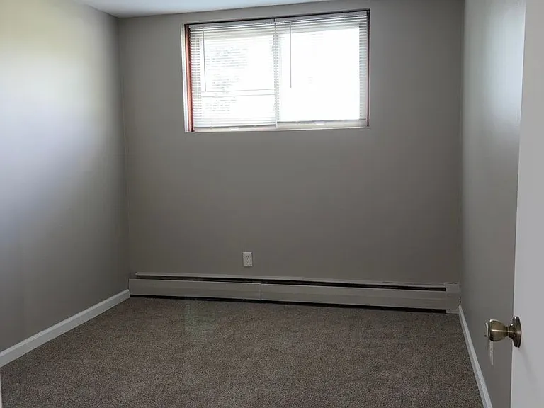 Aspen Apartments — Photo 31