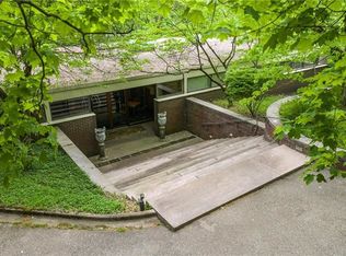 40 Woodland Rd, Pittsburgh, PA 15232