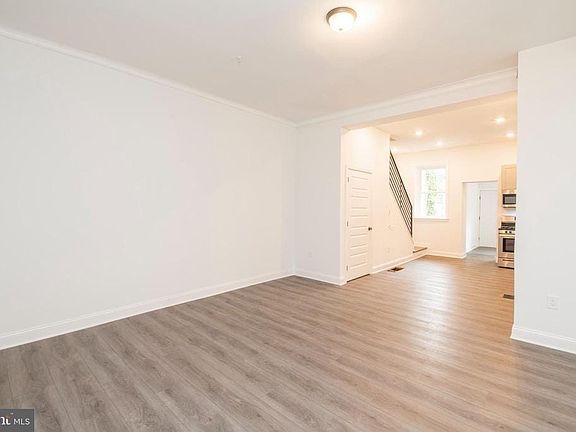 2nd image of 4238 Spruce St Floor 2