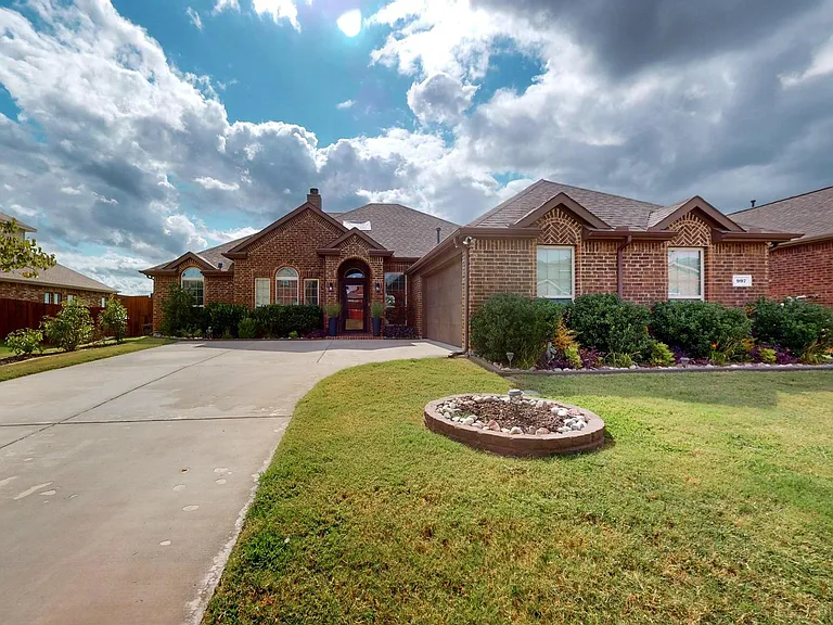 997 Shady Lane Dr — Photo 5