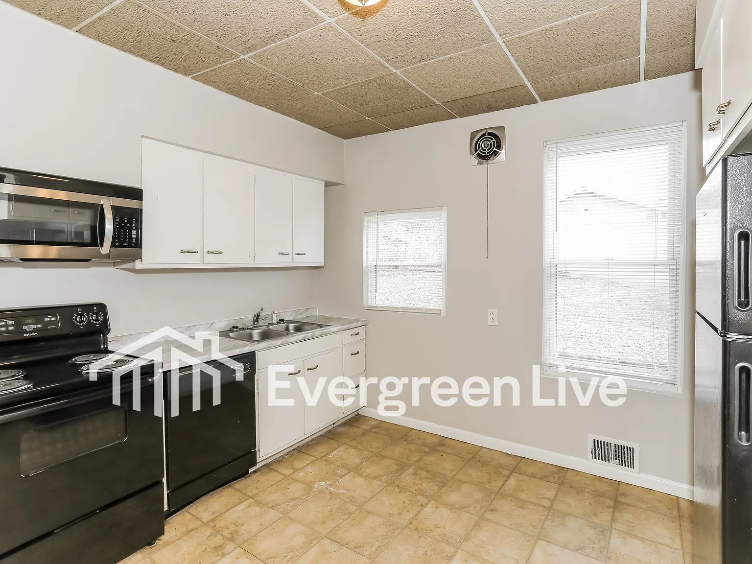 3 bed, 1.0 bath, 1435 sqft, $1,645 — Photo 3