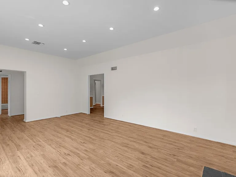 2151 N Altadena Dr — Photo 11