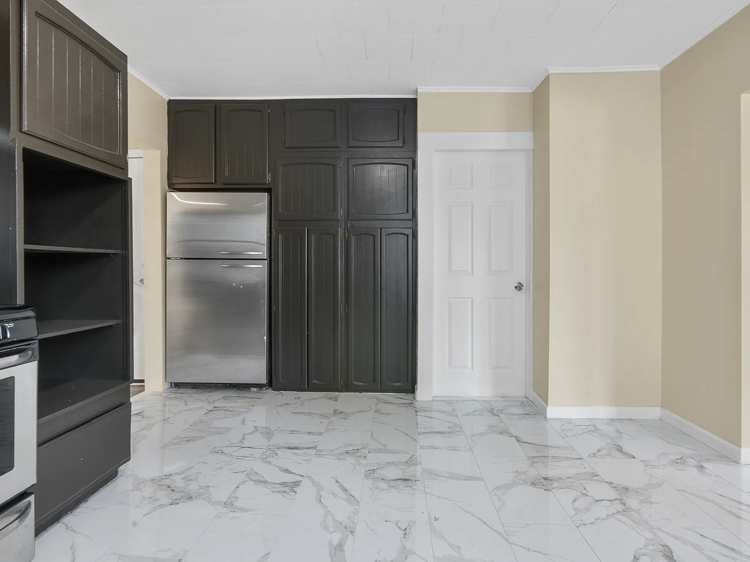 4 bed, $3,300 — Photo 3
