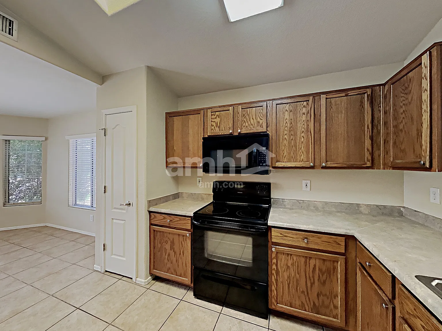 3 bed, 2.0 bath, 1533 sqft, $1,975 — Photo 4