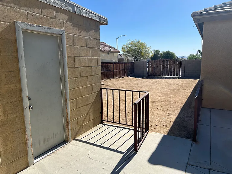 15644 Red Oak Way — Photo 4