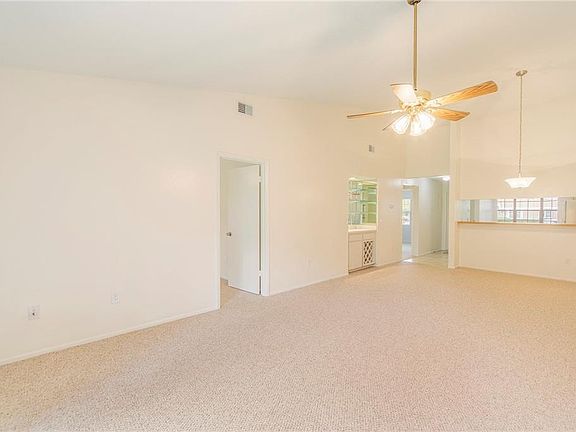 5th image of 104 Wickford St E