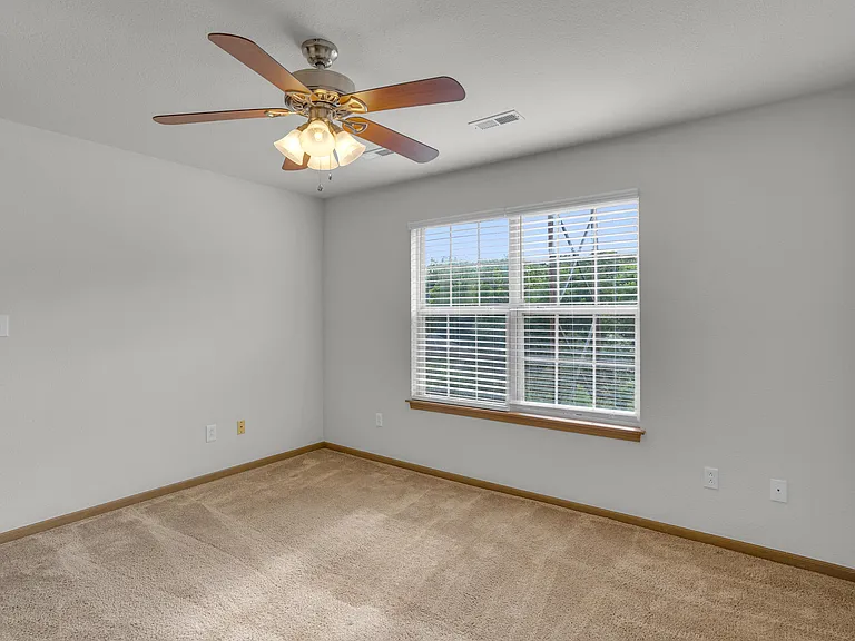 601 Glenstone Dr — Photo 24