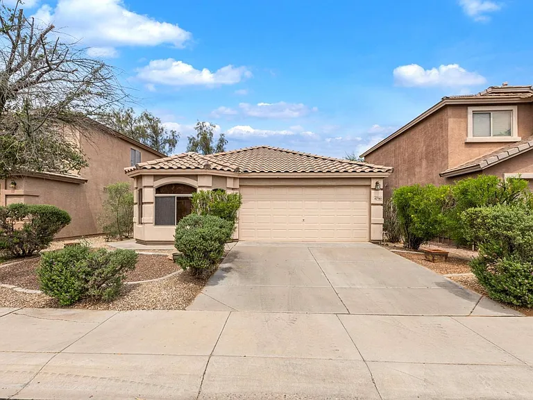 42780 W Sunland Dr — Photo 2