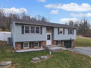 21 Smith St, Mertztown, PA 19539