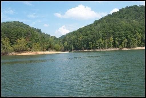 3rd image of Lakeway Ln