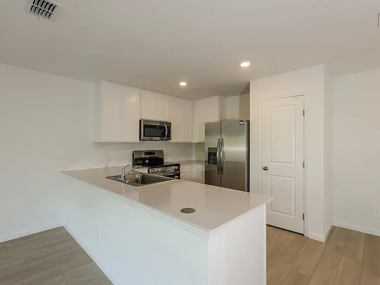 447 Artemis St — Photo 7