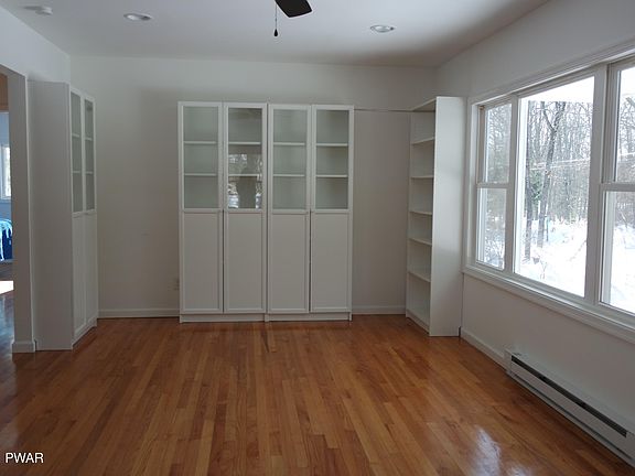2nd image of 810 Woodland Ct