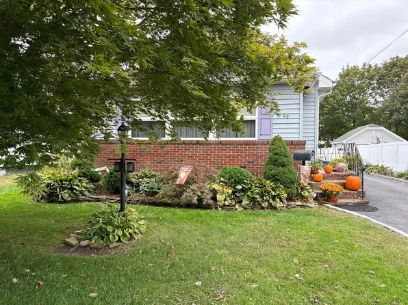 42 Silver St, Patchogue, NY 11772
