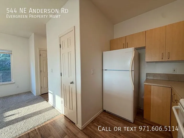 544 NE Anderson Rd — Photo 9