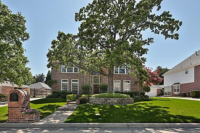 1st image of 813 Doral Dr