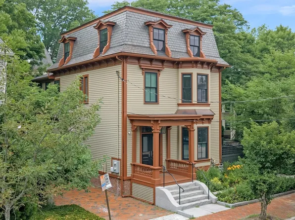 81 Garfield St #81, Cambridge, MA 02138