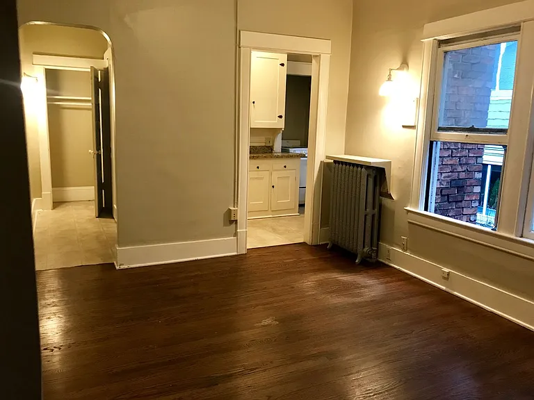 220 Belmont Ave E — Photo 15