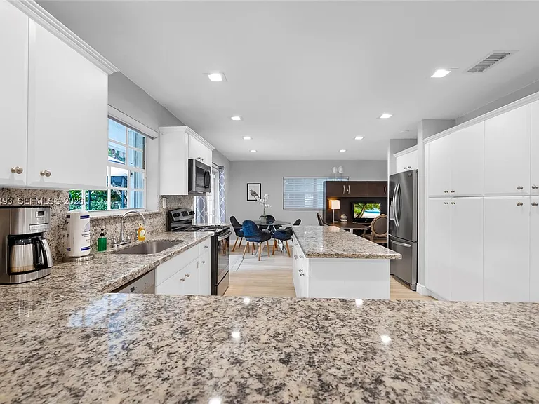 7711 Coquina Dr — Photo 12