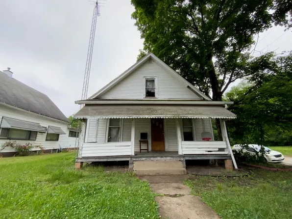 917 Kingdom St, Danville, IL 61832