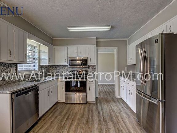 5th image of 521 Stanton Woods Dr SE