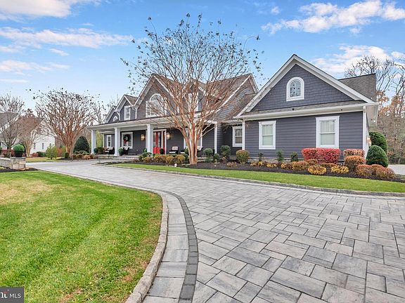 2nd image of 1009 Saint Annes Ln