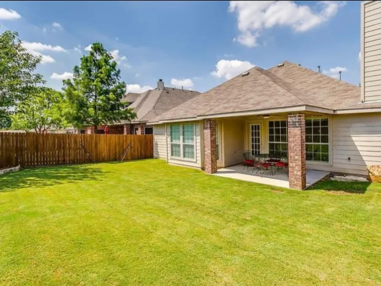 11724 Wild Pear Ln — Photo 14