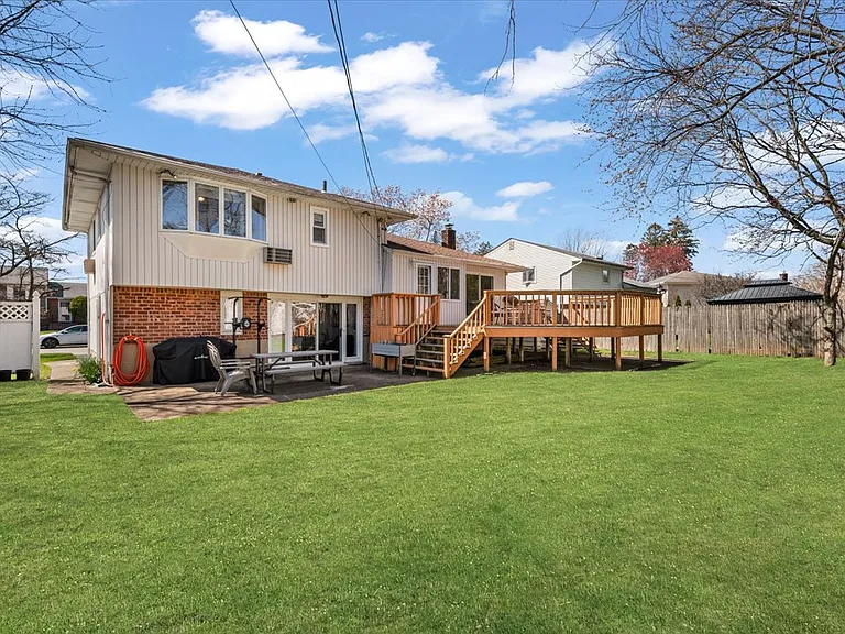 20 Pickwick Dr W — Photo 14